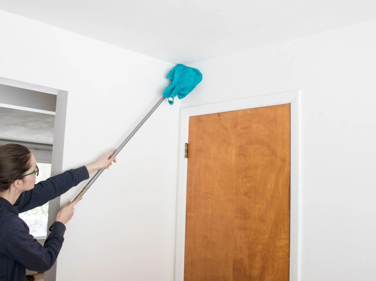 Wall and ceiling dusting